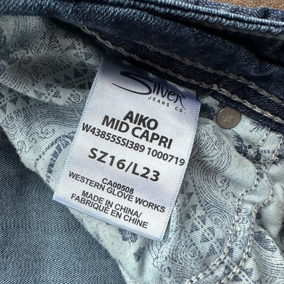 Silver brand capri jeans! great condition - Picture 3 of 5